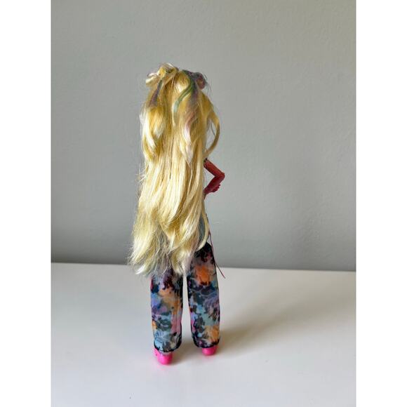 Mattel Monster High Lagoona Blue Fashion Doll Refresh Generation 3 - Picture 3 of 8